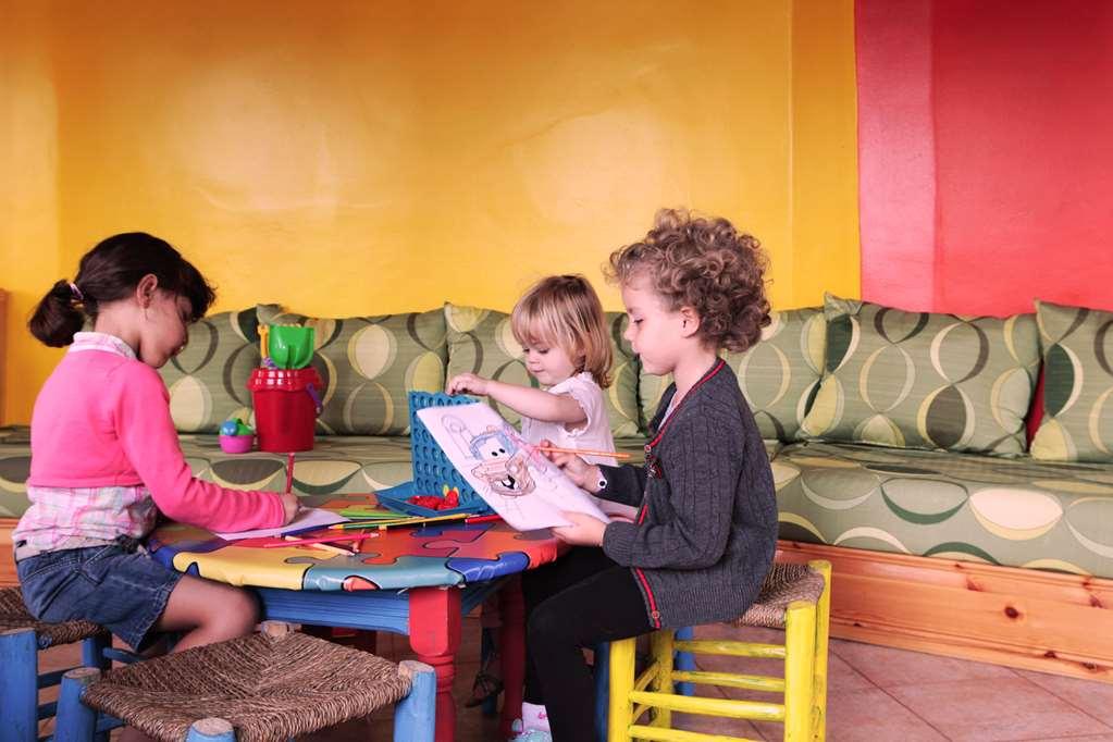 Hotel Kenzi Europa Agadir Einrichtungen foto Children at a nursery school