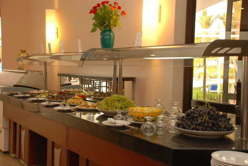 Hotel Kenzi Europa Agadir Exterior foto A buffet at a hotel