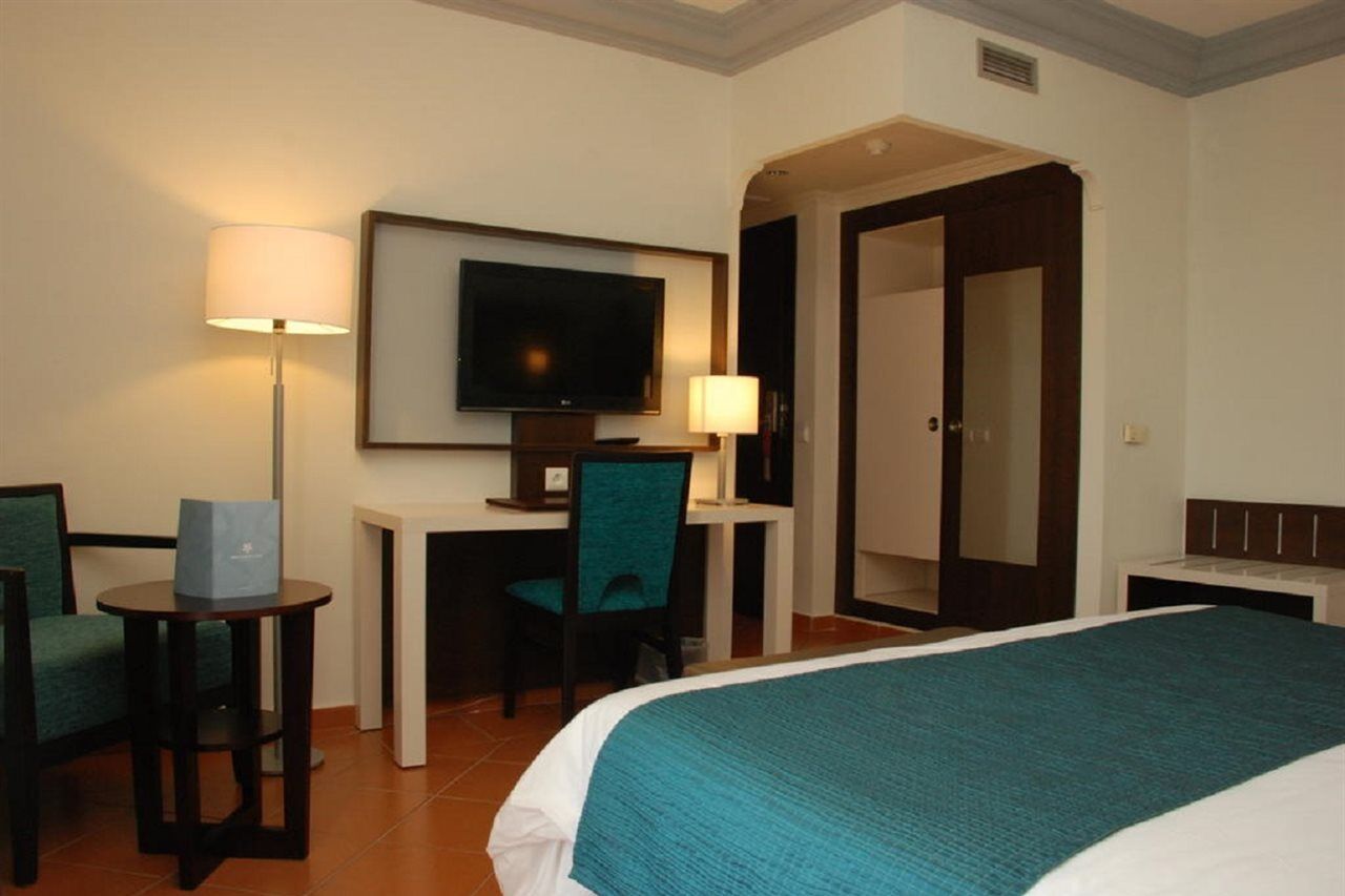 Hotel Kenzi Europa Agadir Exterior foto A room at the hotel